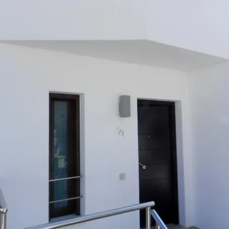 Vila Las Luisas 2