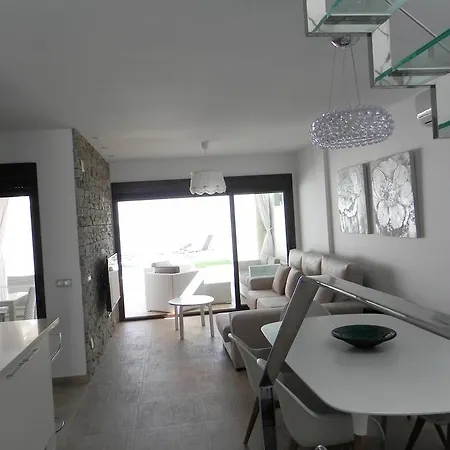 Vila Las Luisas 2 *